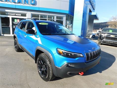 Hydro Blue Pearl Jeep Cherokee Trailhawk X Photo