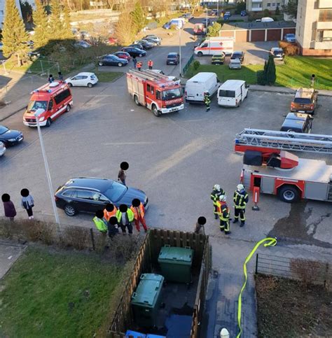 Feuerwehr Buxtehude Zimmerbrand Im Mehrfamilienhaus