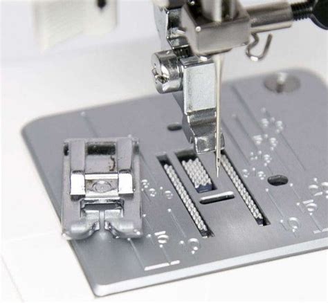 Электромеханическая швейная машина Janome Top 22S по цене 24 990 руб. в ...