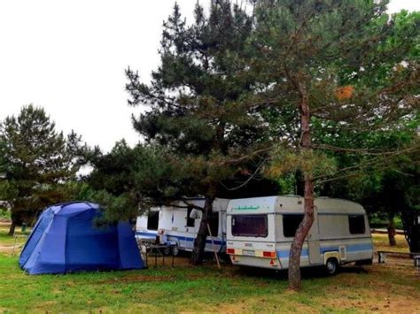 Кемпинги в Крыму 2025 – цены, на берегу моря, с палатками на машине, с ...