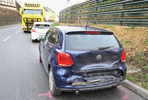 Unfall Mit Drei Fahrzeugen In Schwarzenberg