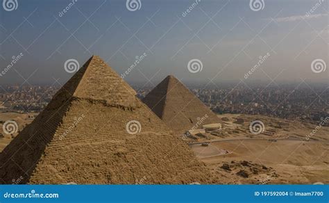 Vista Panorámica De La Pirámide De Khafre Y Pirámide De Khufu Giza