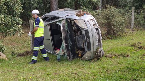 Trio Em Fuga Ap S Assalto Atinge Carro E Provoca Acidente Na Br