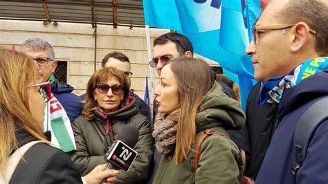 Bari In Piazza Libertà Il Sit In Di Protesta Dei Lavoratori Arpal Puglia