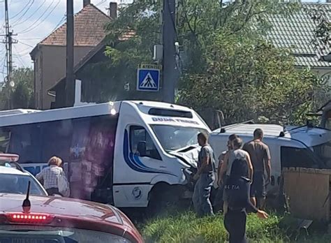 Accident Grav N Jude Ul Mure Pe Drumul Jude Ean A Un Microbuz