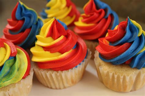 Red Yellow And Blue Cupcakes Yellow Birthday Cakes Blue Birthday Cakes Sonic Cake