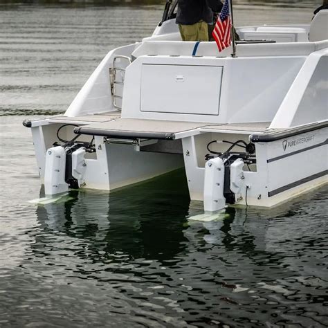 Pure Watercraft Unveils All Electric Pontoon Boat Powered By Gm Battery