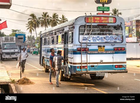 Sri Lanka Bus Hi Res Stock Photography And Images Alamy