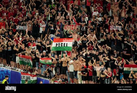 Ungarische Fans Feiern Nach Dem Gruppenspiel Der Uefa Euro In Der