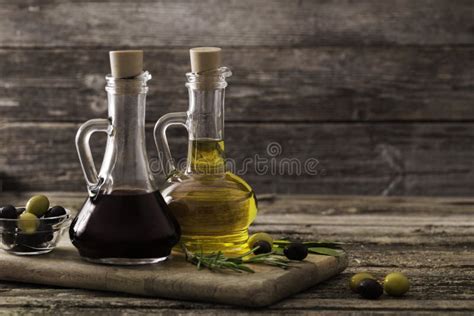 Olio Di Oliva Ed Aceto Balsamico Fotografia Stock Immagine Di