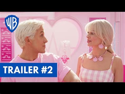 Barbie und Ken kommen in die reale Welt im neuen knallpinken "Barbie ...
