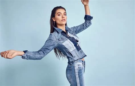 Обои girl hot sexy eyes smile beautiful figure model на телефон и рабочий стол раздел