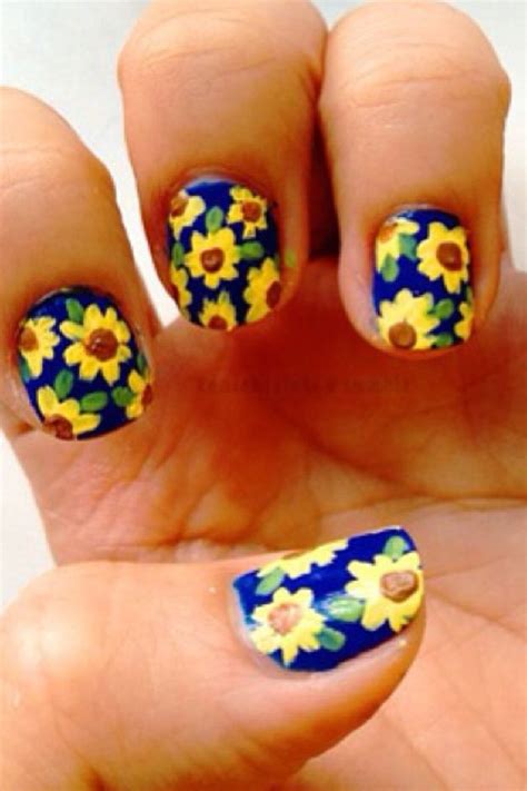 15 Sunflower Nail Designs For The Season Pretty Designs Sunflower Nail Art Daisy Nail Art