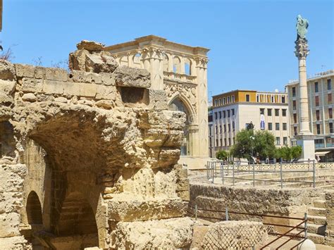 Roman Amphitheatre Dans La Place De Piazza Santo Oronzo Lecce Italie