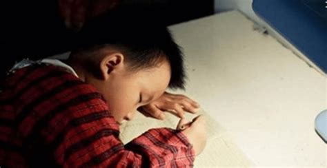 「爸爸，我真的太累了，我想睡1分鐘」9歲男孩這一睡再也沒睜開眼，爸爸崩潰大哭！網友：人間悲劇 好文分享