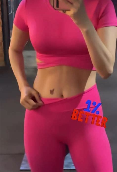 Minh H Ng Ch M Ch T P T Nh L Y D Ng H U Sinh N V C D Ng Khi Di N Bikini Li N G Y S T V Qu Nh