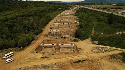 VIDEO Lucrări în grafic la lotul 5 de pe autostrada dintre Sibiu și