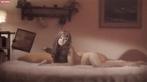 Naked Anne Libert In Les Confidences Rotiques D Un Lit Trop Accueillant