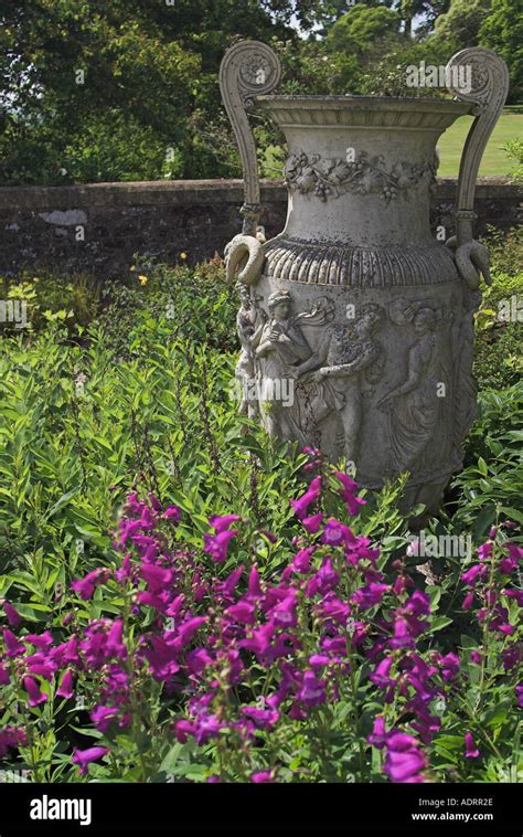 Grecian Urn Hi Res Stock Photography And Images Alamy