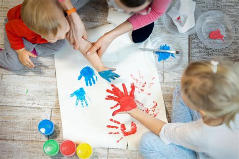 Actividades para niños pequeños con las que se divertirán en casa