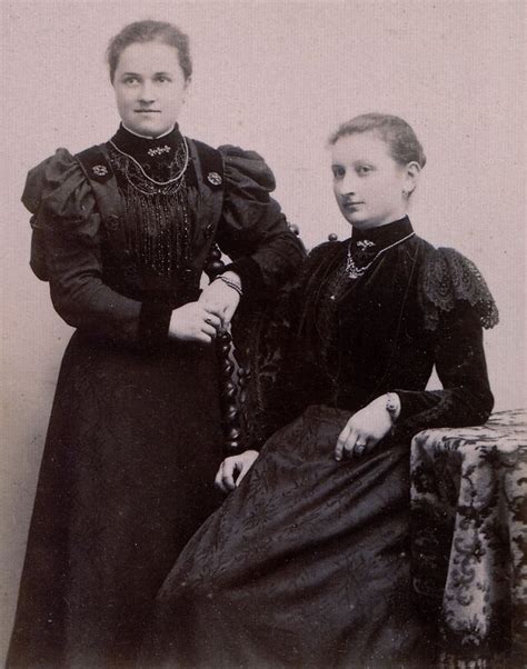 ملف Sophie and Anna Schneider Foto von J W Hornung Tübingen