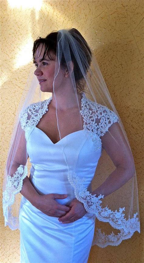 Bridal Lace Veil In Single Layer Fingertip With Beaded Scalloped Edge