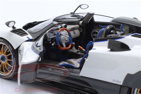 LCD Models 1 18 Pagani Zonda HP Barchetta Год постройки 2018 белый