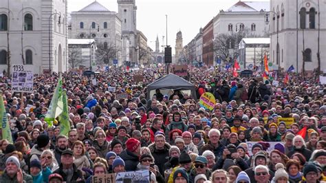 Po Masowych Demonstracjach Przeciwko Prawicowemu Ekstremizmowi Sonda E