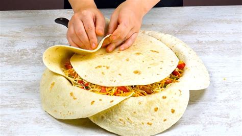 Arrange 7 Tortillas In The Pan Like This And Wait 40 Minutes Wow Fajita Recipe Mexican Food