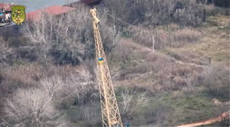 Tropas Ucranianas Izan La Bandera En La Orilla Oriental Del R O Dnipro