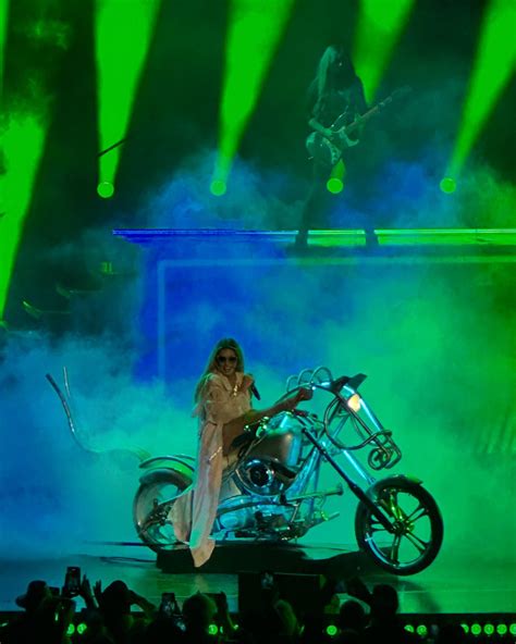 shania-vegas-comeonover-show013125-2 hosted at ImgBB — ImgBB