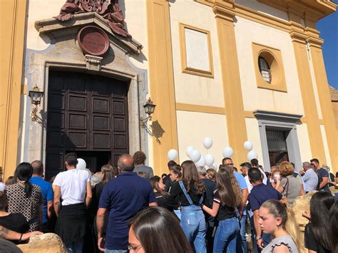 Belmonte Si Ferma Le Foto Dei Funerali Di Giorgio Morto Sabato Nell