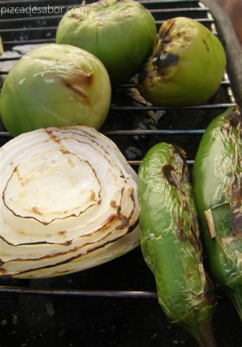 Salsa De Tomatillo Y Chile Serrano A La Parrilla Pizca De Sabor