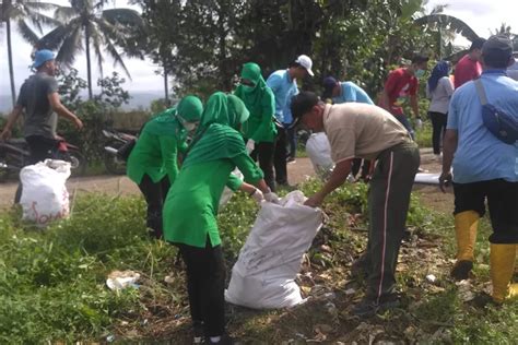 Hari Bebas Sampah Dunia TNI Polri Dan Pemerintah Bersih Bersih Sampah