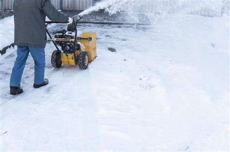 The Best Snow Blower For A Gravel Driveway Options Backyard Bella