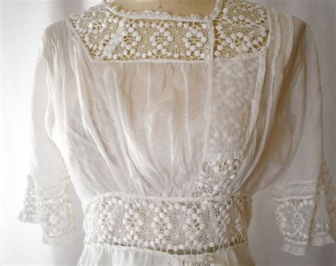 Antique Edwardian White Cotton Batiste Blouse With Inset Wide Lace