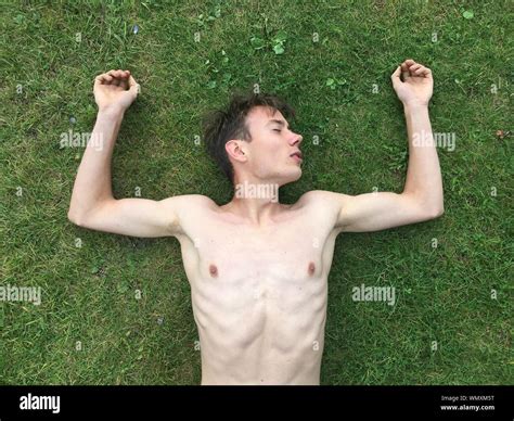 Muscles Man Skinny Man High Resolution Stock Photography And Images Alamy