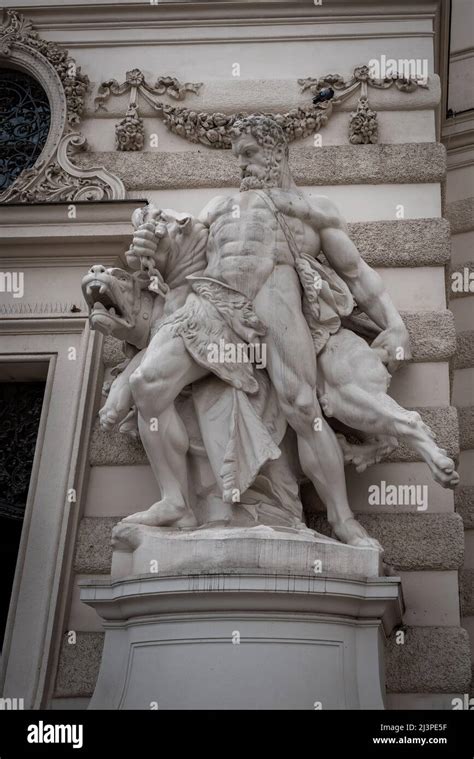 Hercules And Cerberus Statue Banque De Photographies Et Dimages à