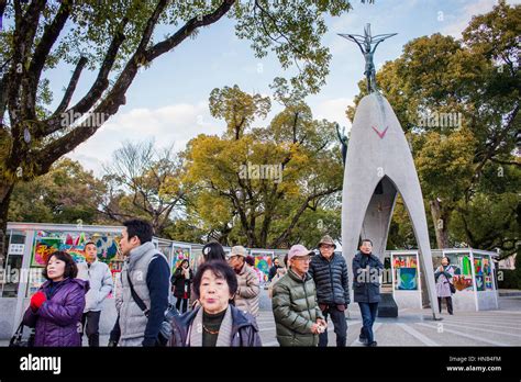 Monumento A La Paz De Los Ni Os El Parque De La Paz Hiroshima Jap N