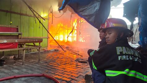 Lapak Pedagang Di Pasar Raya Padang Terbakar Kerugian Capai Rp