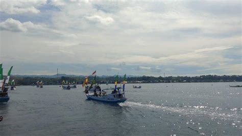 Masyarakat Majene Rayakan Libur Lebaran Di Laut Tribun Sulbar