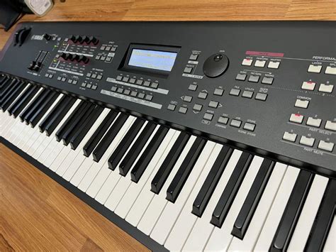 YAMAHA MOXF8 Synthesizer 88 Keys Keyboard With Soft Case Tested From