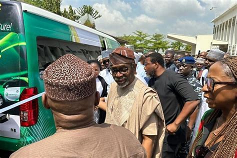 FG Launches Presidential CNG Initiative With Seven Conversion Centres