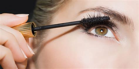 How To Make Your Eyelashes Look Longer Without Extensions