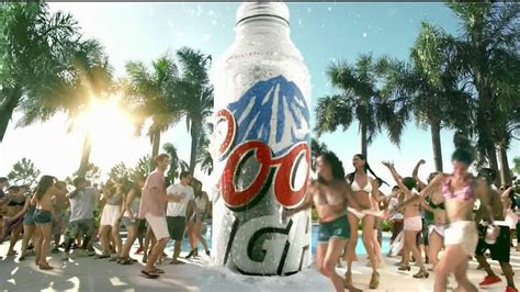 Coors Light Silver Bullet TV Commercial, 'Pool Dance Party' - iSpot.tv