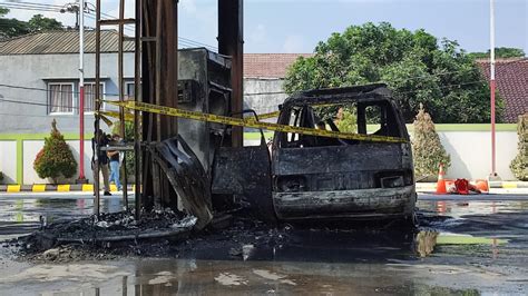 Uang Rp Juta Hangus Terbakar Di Spbu Akibat Deringan Hp Dalam Angkot