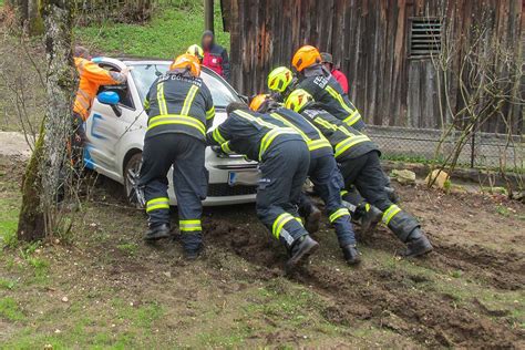 Pkw Bergung Aus Enger Gasse Freiwillige Feuerwehr Bad Goisern