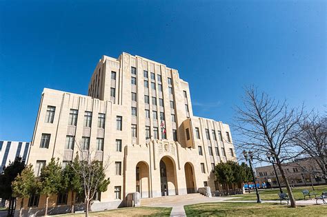 Why This Historic Courthouse In Amarillo Has Everyone Confused