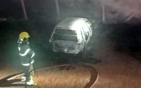 Incêndio queima veículos estacionados no pátio do presídio de Guaxupé