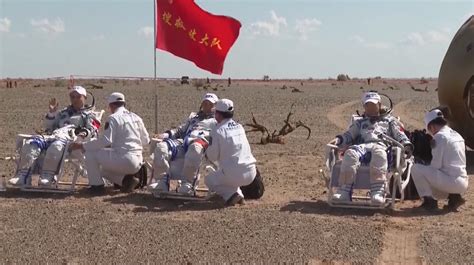 Llega A La Tierra La Nave China Shenzhou 12 Con Tres Astronautas A Bordo